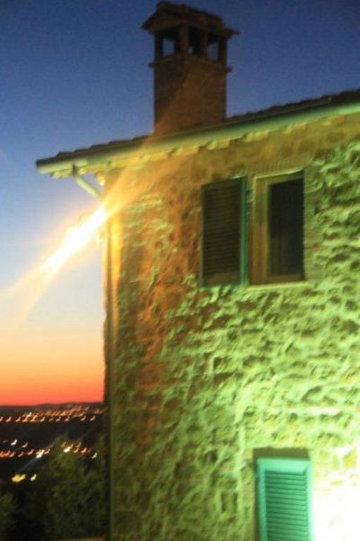 Il Poggio Delle Ginestre Guest House Torgiano Eksteriør bilde
